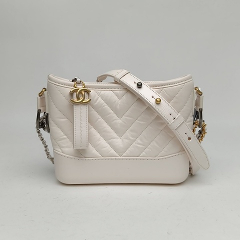 CHANEL GABRIELLE流浪小號白色牛皮29開金銀扣V紋肩背包