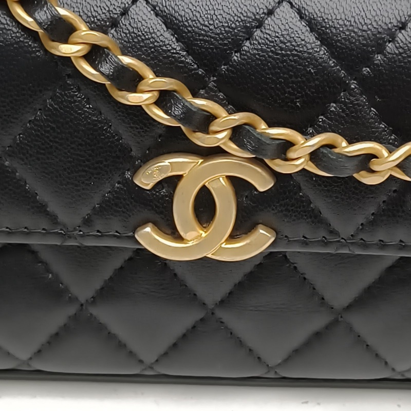 CHANEL 22B手柄Kelly包黑色羊皮肩背包金扣幾何琺瑯-4