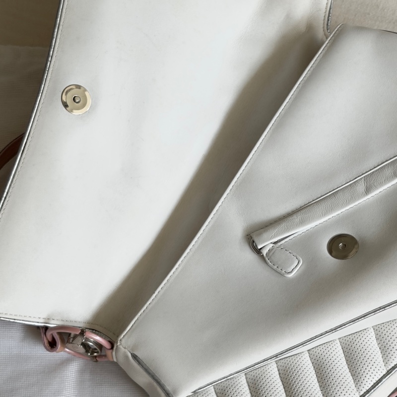 台灣全網唯一/絕無僅有 Dior 2001 秀款/凱迪拉克汽車包 /Dior MONTAIGNE CADILLAC CHAIN 1947 /john galliano 海盜爺-10