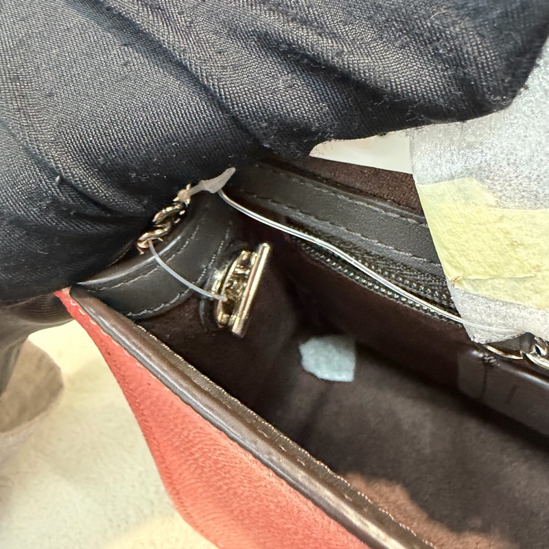 COACH 蜜桃粉相機斜孭小包-12
