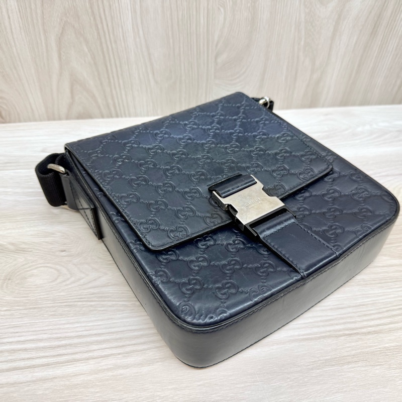 GUCCI深藍色壓紋牛皮銀釦Signature釦式側背包473877-10