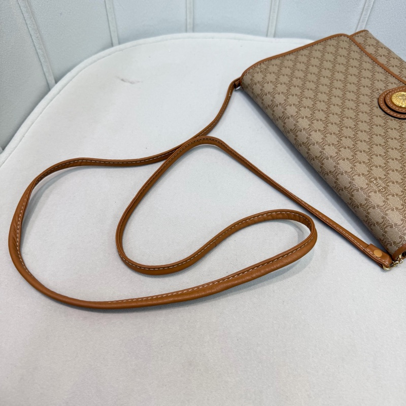 Celine Vintage Macadam 金扣 信封肩背包 XC467-25
