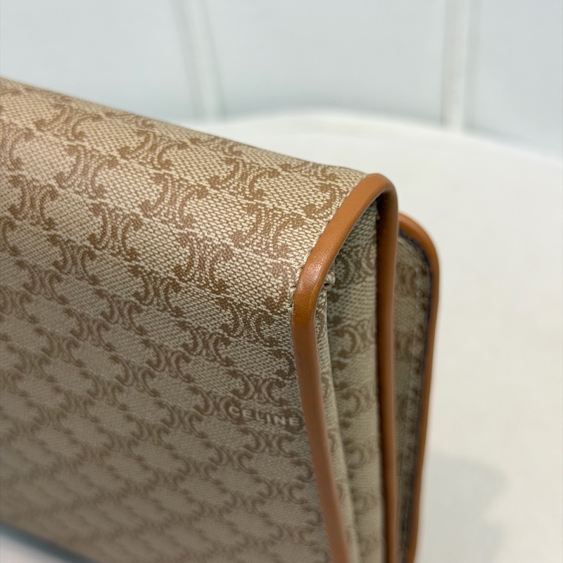 Celine Vintage Macadam 金扣 信封肩背包 XC467-27