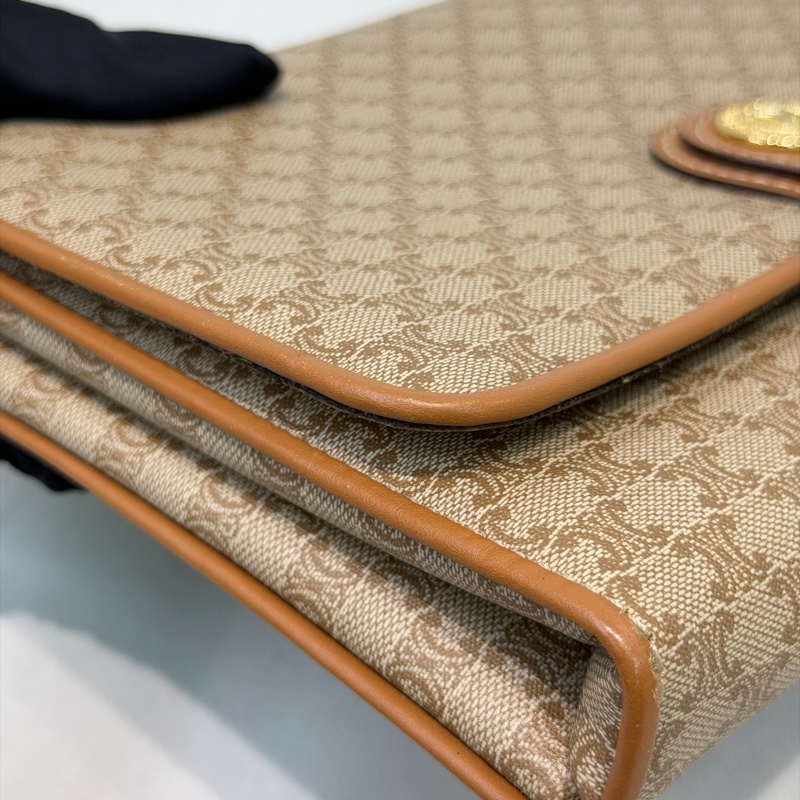 Celine Vintage Macadam 金扣 信封肩背包 XC467-32
