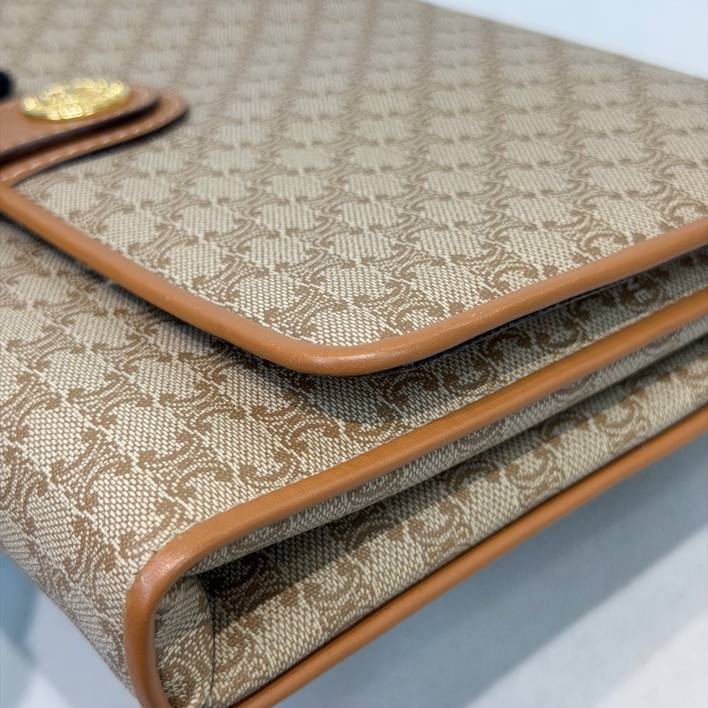 Celine Vintage Macadam 金扣 信封肩背包 XC467-33