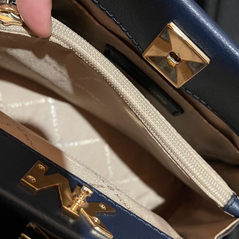 MICHAEL KORS MOTT 旋轉金釦手提側背包 MK-15