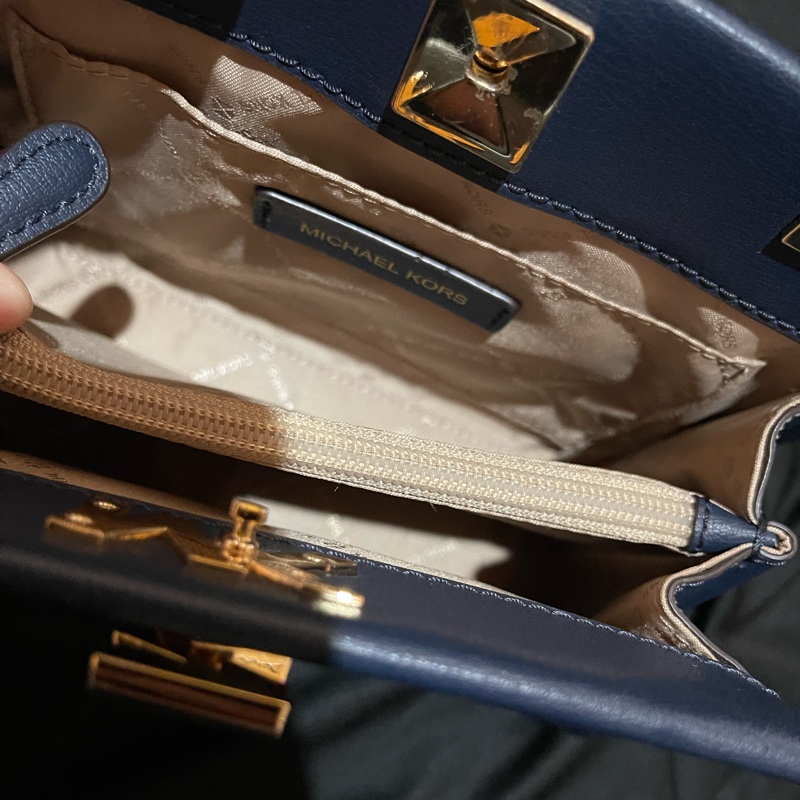MICHAEL KORS MOTT 旋轉金釦手提側背包 MK-16