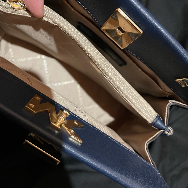 MICHAEL KORS MOTT 旋轉金釦手提側背包 MK-21
