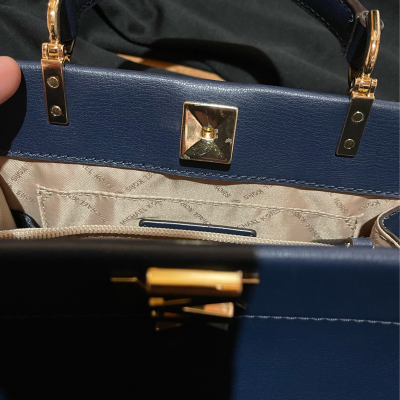 MICHAEL KORS MOTT 旋轉金釦手提側背包 MK-22