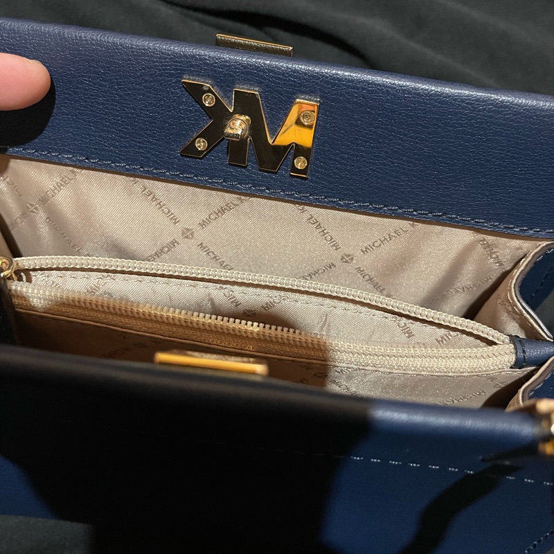 MICHAEL KORS MOTT 旋轉金釦手提側背包 MK-23