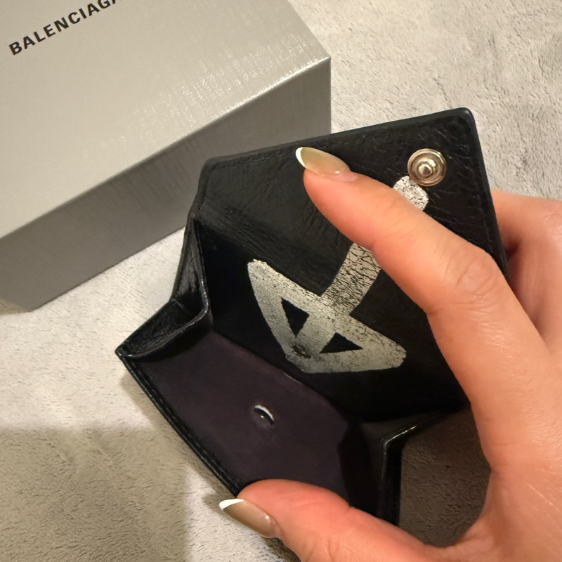 BALENCIAGA 三折短夾 塗鴉限量款 個性配件 小包必備短夾( ˆ͈̑꒳ˆ͈̑ )੭♡-13