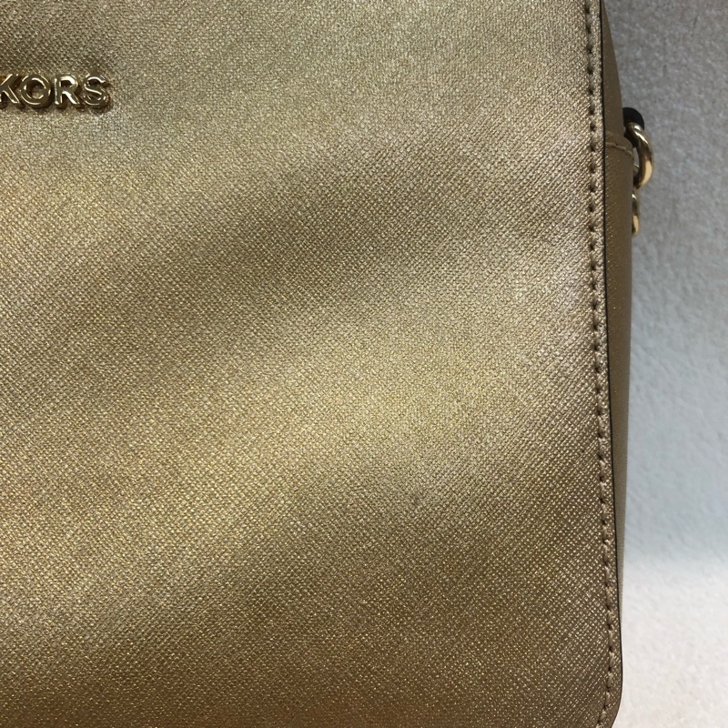 MICHAEL KORS金屬色斜背包 XC464-24