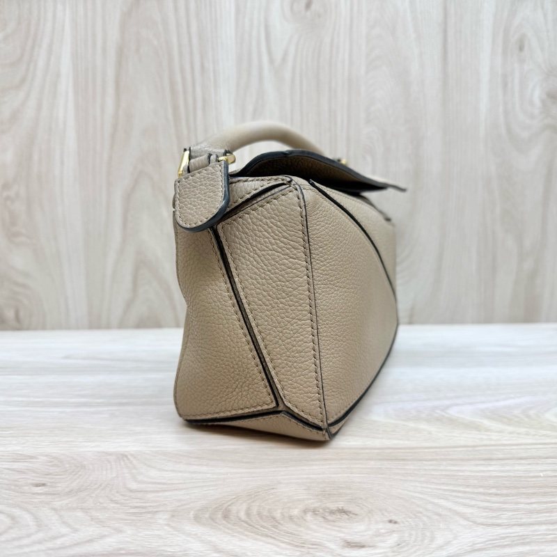 LOEWE精緻必備✨沙色粒面牛皮Mini Puzzle側背包包A510U95X37-4