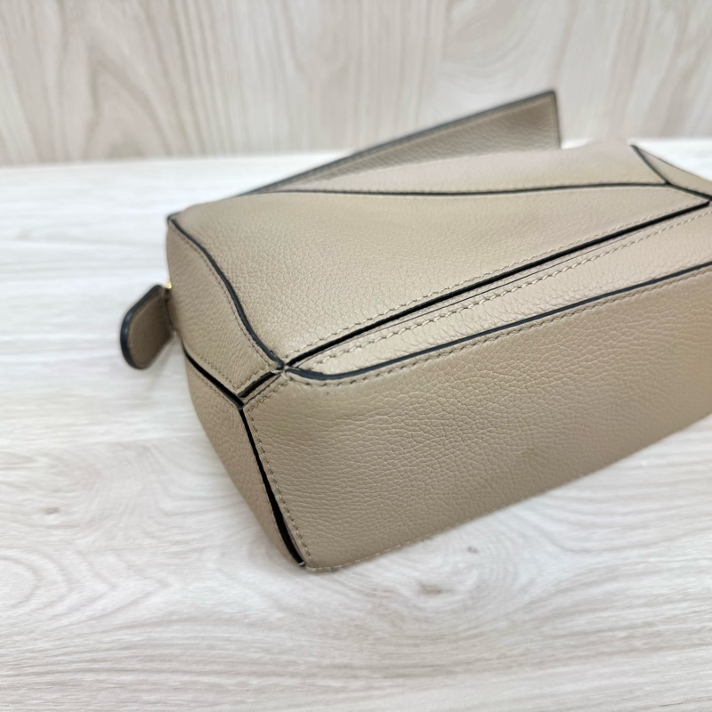 LOEWE精緻必備✨沙色粒面牛皮Mini Puzzle側背包包A510U95X37-17