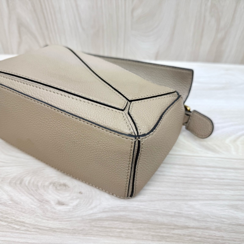 LOEWE精緻必備✨沙色粒面牛皮Mini Puzzle側背包包A510U95X37-18