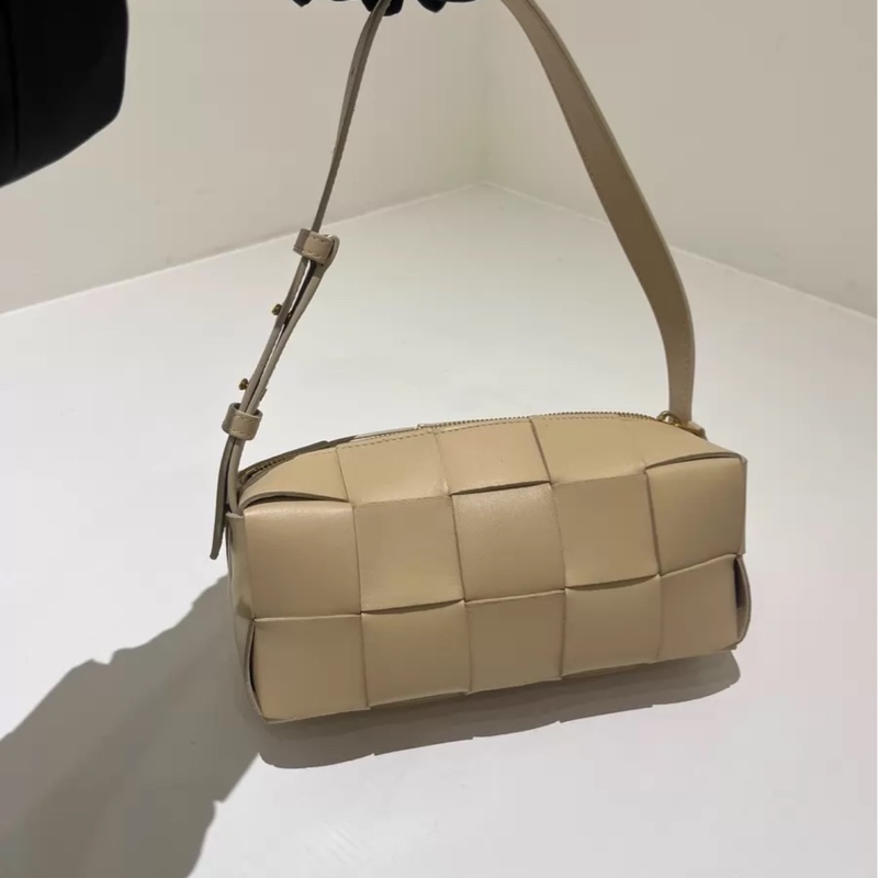 Bottega Veneta Brick Cassette 金色饰面配件拉链开合 羊皮革 手提斜挎单肩包-0