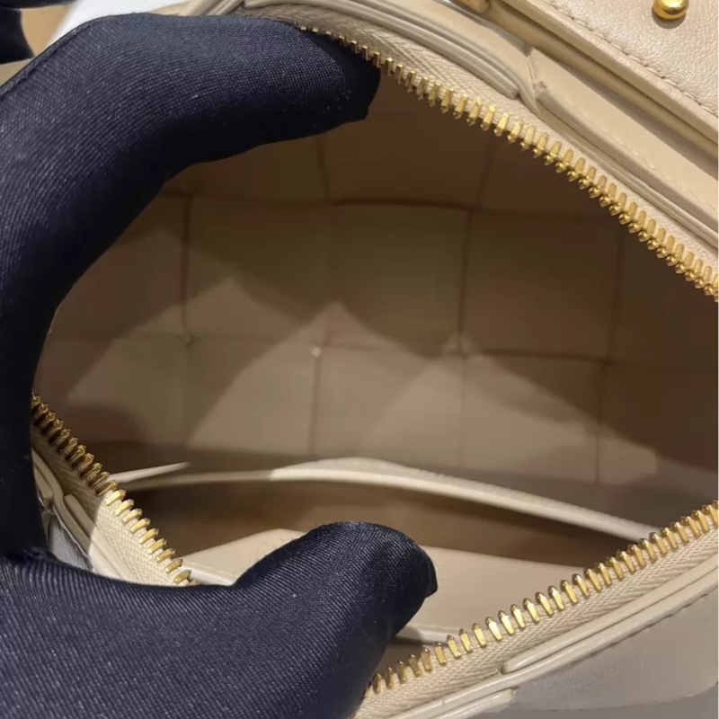 Bottega Veneta Brick Cassette 金色饰面配件拉链开合 羊皮革 手提斜挎单肩包-4