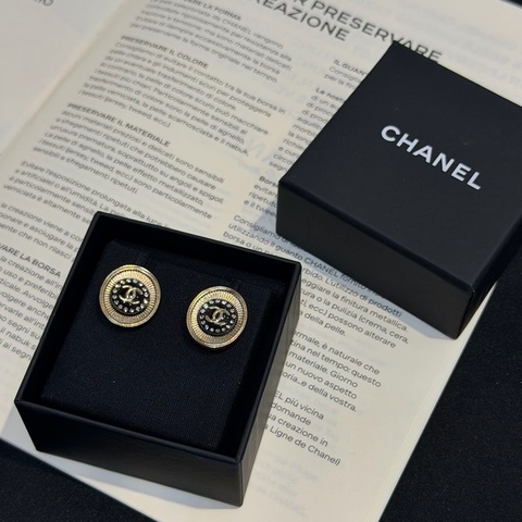 CHANEL金色橢圓拚黑琺瑯鑽石雙C耳環