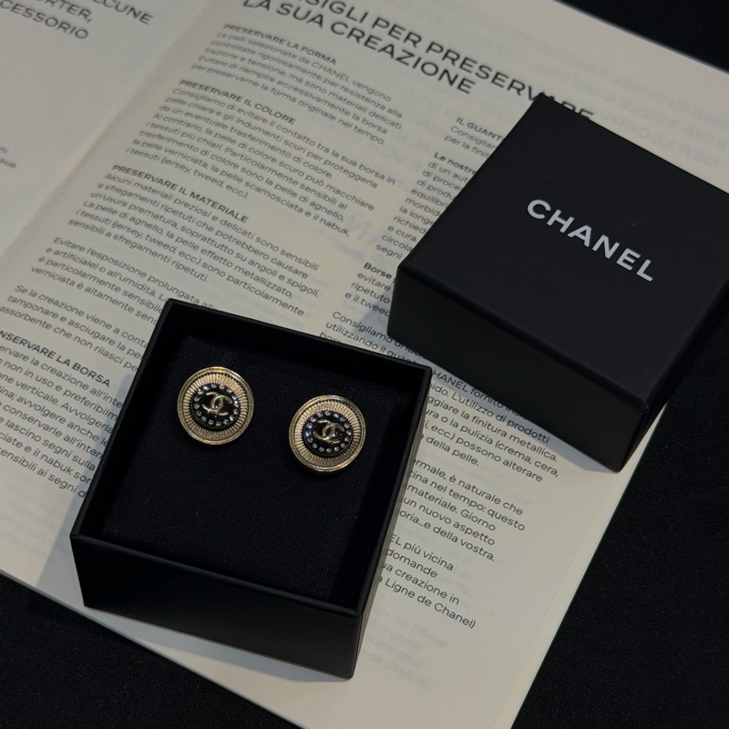 CHANEL金色橢圓拚黑琺瑯鑽石雙C耳環-1