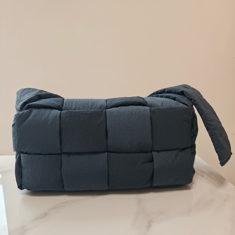 全新未使用!Bottega Veneta Arco 枕頭包/相機包 尼龍灰色內裡藍 中號-0