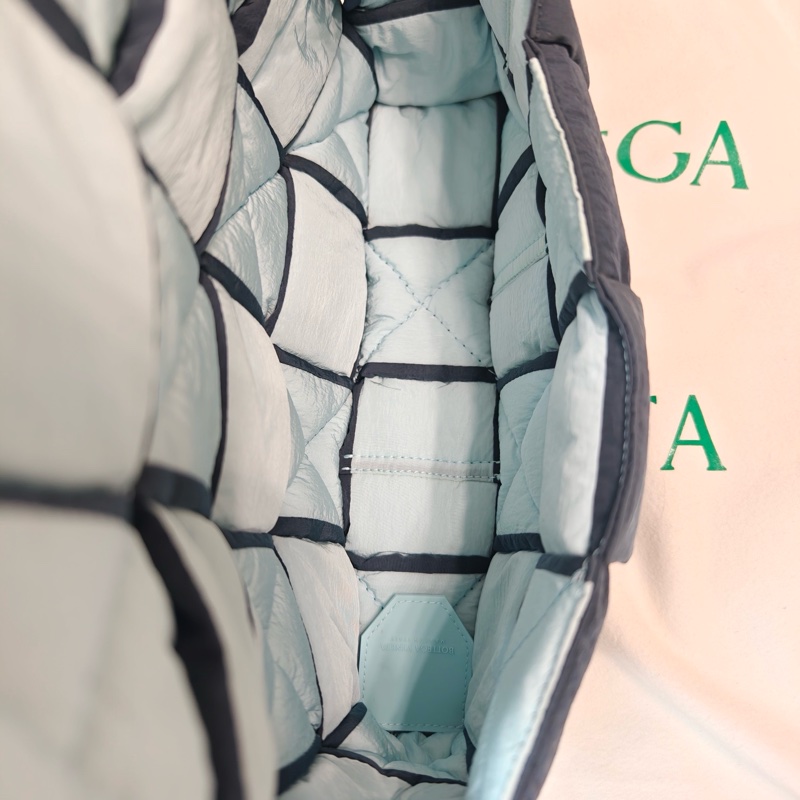 全新未使用!Bottega Veneta Arco 枕頭包/相機包 尼龍灰色內裡藍 中號-2