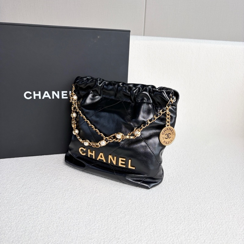 Chanel香奈兒限定珍珠款Mini 22bag 芯片款 黑金 油蠟牛皮 尺寸約18*18*6 金色鏈條珍珠裝飾 附件:包裝盒 肩帶。-3