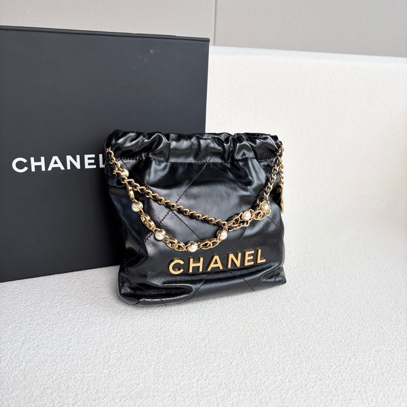 Chanel香奈兒限定珍珠款Mini 22bag 芯片款 黑金 油蠟牛皮 尺寸約18*18*6 金色鏈條珍珠裝飾 附件:包裝盒 肩帶。-5
