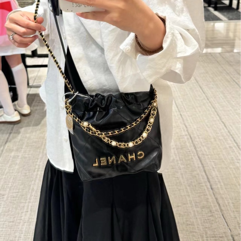 Chanel香奈兒限定珍珠款Mini 22bag 芯片款 黑金 油蠟牛皮 尺寸約18*18*6 金色鏈條珍珠裝飾 附件:包裝盒 肩帶。-8