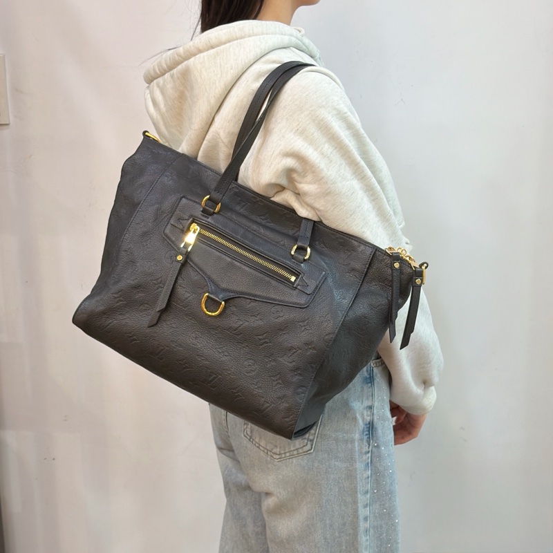 莉亞精品♡ Lv Lumineuse PM 壓紋手提包-1