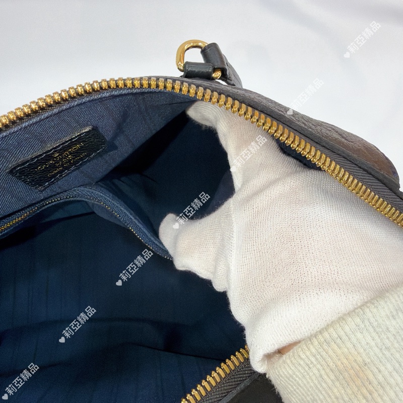 莉亞精品♡ Lv Lumineuse PM 壓紋手提包-12