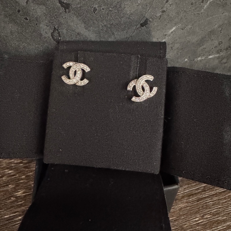 95新 香奈兒Chanel 經典款 不敗款水鑽復古銀雙c logo 銀色耳針-3