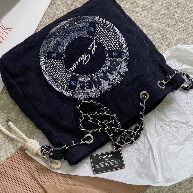 99新 Chanel 單寧牛仔包垃圾袋 限量款 La Pausa刺繡徽章系列 扣膜都還在-3