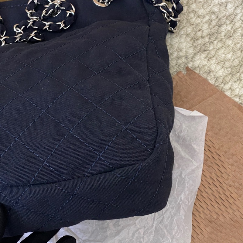 99新 Chanel 單寧牛仔包垃圾袋 限量款 La Pausa刺繡徽章系列 扣膜都還在-9