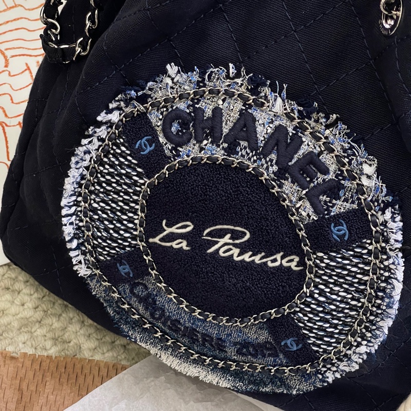 99新 Chanel 單寧牛仔包垃圾袋 限量款 La Pausa刺繡徽章系列 扣膜都還在-13