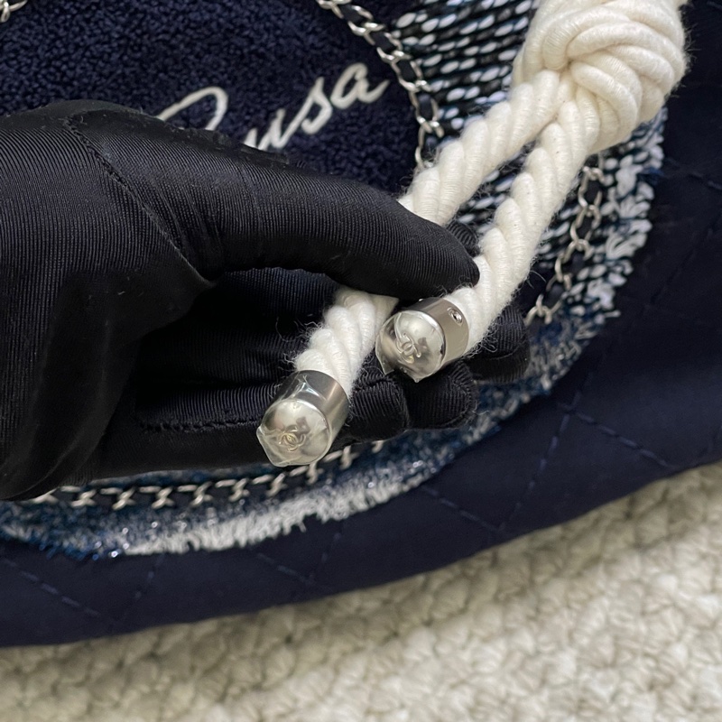 99新 Chanel 單寧牛仔包垃圾袋 限量款 La Pausa刺繡徽章系列 扣膜都還在-14