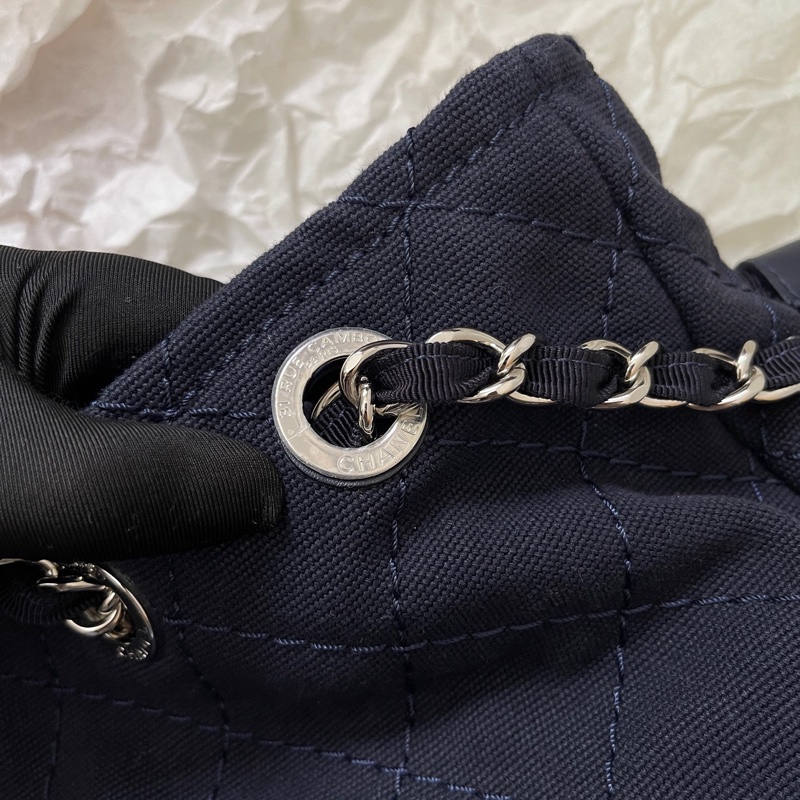 99新 Chanel 單寧牛仔包垃圾袋 限量款 La Pausa刺繡徽章系列 扣膜都還在-19