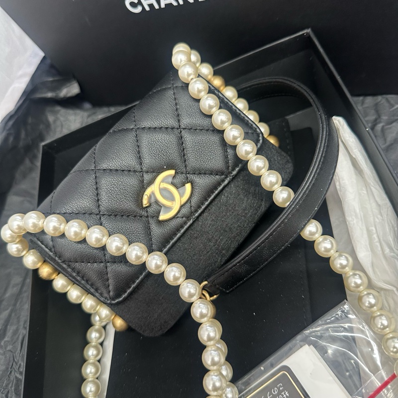 Chanel香奈兒黑色羊皮金扣珍珠鏈條mini斜挎包-1