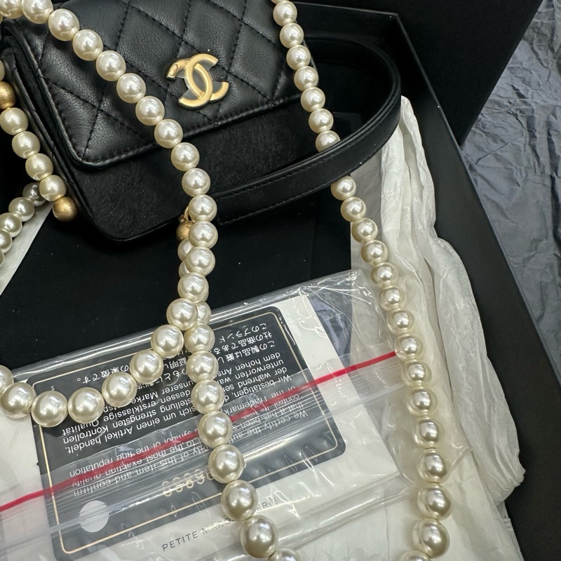 Chanel香奈兒黑色羊皮金扣珍珠鏈條mini斜挎包-2