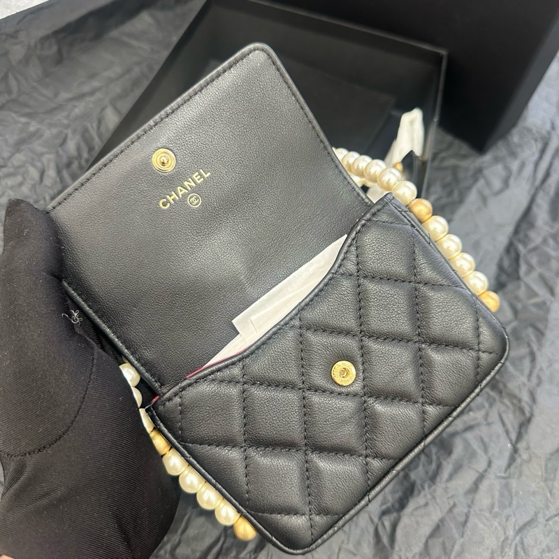 Chanel香奈兒黑色羊皮金扣珍珠鏈條mini斜挎包-6