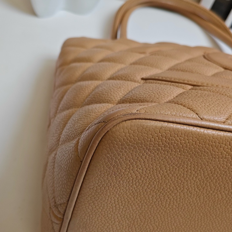 Chanel/香奈兒 咖色金幣希爾頓托特包 8開 單肩包-4