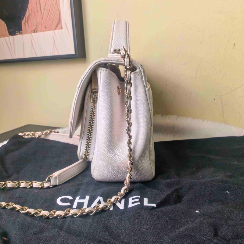 95新 Chanel香奈兒白色荔枝紋牛皮金扣小號口蓋包 郵差包,30開有卡-3