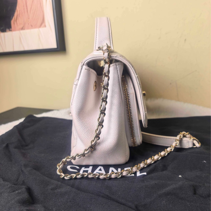 95新 Chanel香奈兒白色荔枝紋牛皮金扣小號口蓋包 郵差包,30開有卡-4