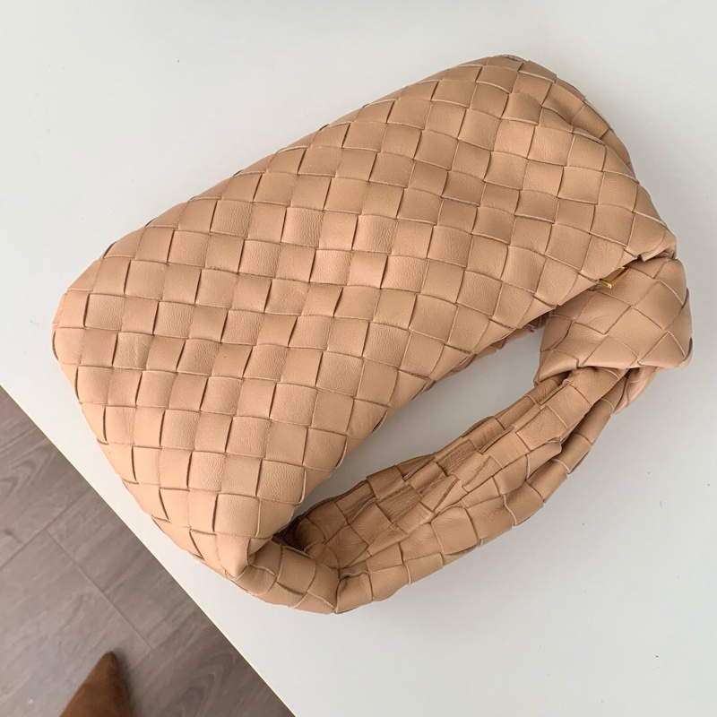 Bottega Veneta 葆蝶家 jodie mini jodie打結包奶駝色手提包-1