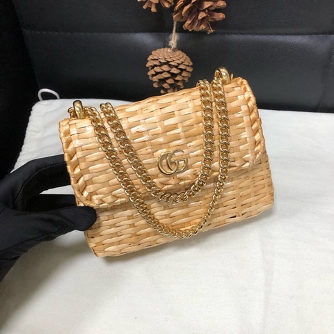 Gucci • 竹編方胖子鏈條包金釦