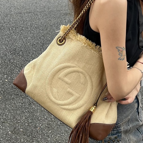 Gucci • 草編拼皮Soho流蘇拖特包