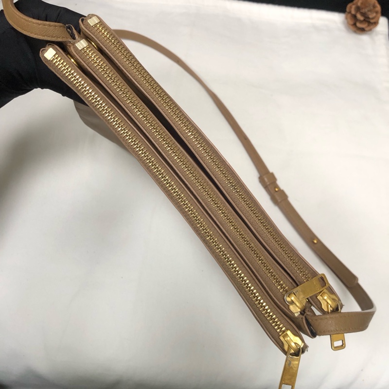 Celine • 經典奶茶色全皮Trio三層風琴包-8