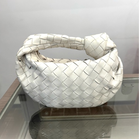 葆蝶家Bottega Veneta BV mini Jodie白色編織餃子包/手提包23c