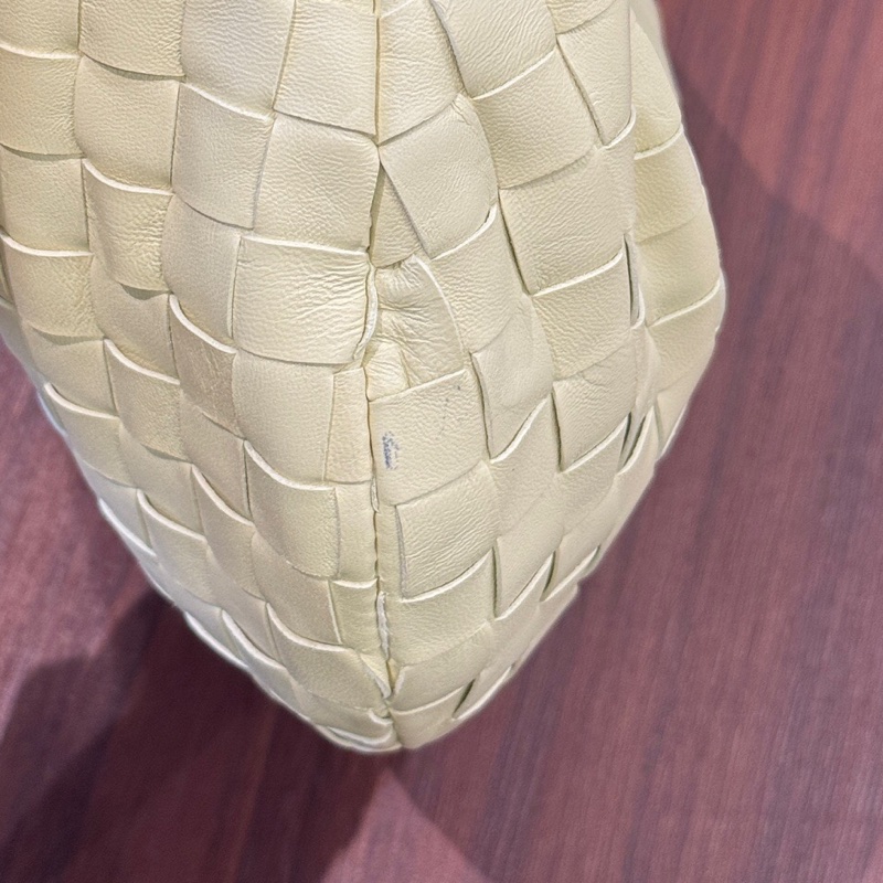 Bottega Veneta葆蝶家 JODIE 金色飾面Intrecciato編織 羊皮拼皮革 手提包 迷你 冰淇淋色 淡黃色-9