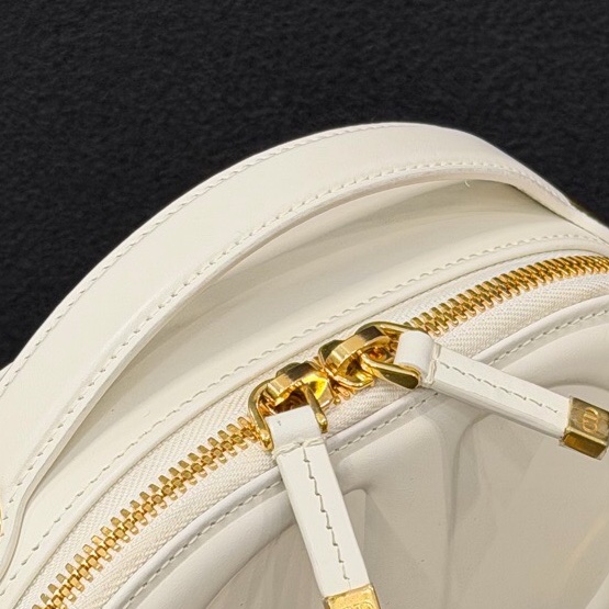Dior 迪奧 signature 豬鼻子CD logo浮雕鏈條包-4