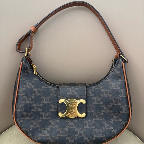 Celine 賽琳 AVA老花凱旋門腋下包 編碼